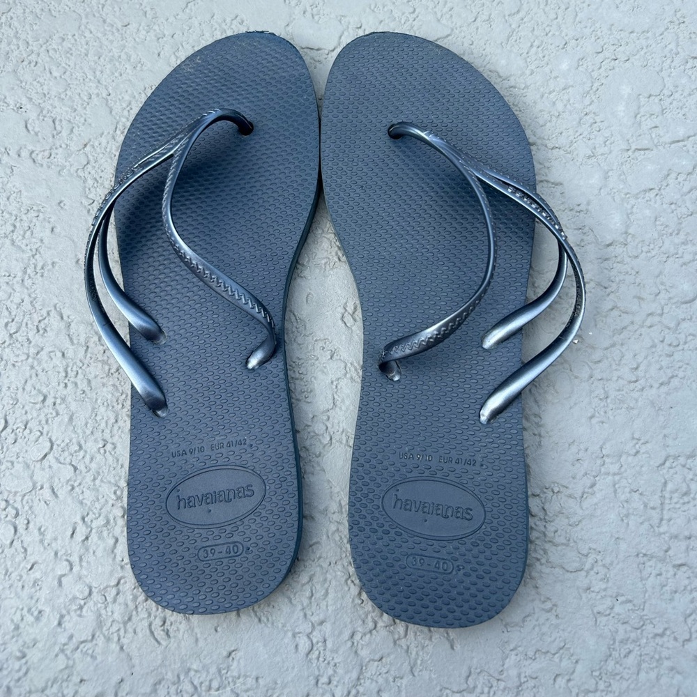 Havaianas flip flops. Unique and rarely worn, like new! Size 39-40 (8.5-9.5)